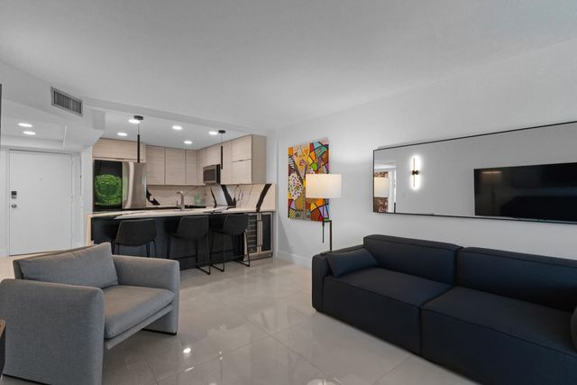 3004 NE 5th Terrace 210-c, Wilton Manors, FL 33334