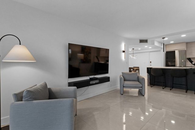 3004 NE 5th Terrace 210-c, Wilton Manors, FL 33334