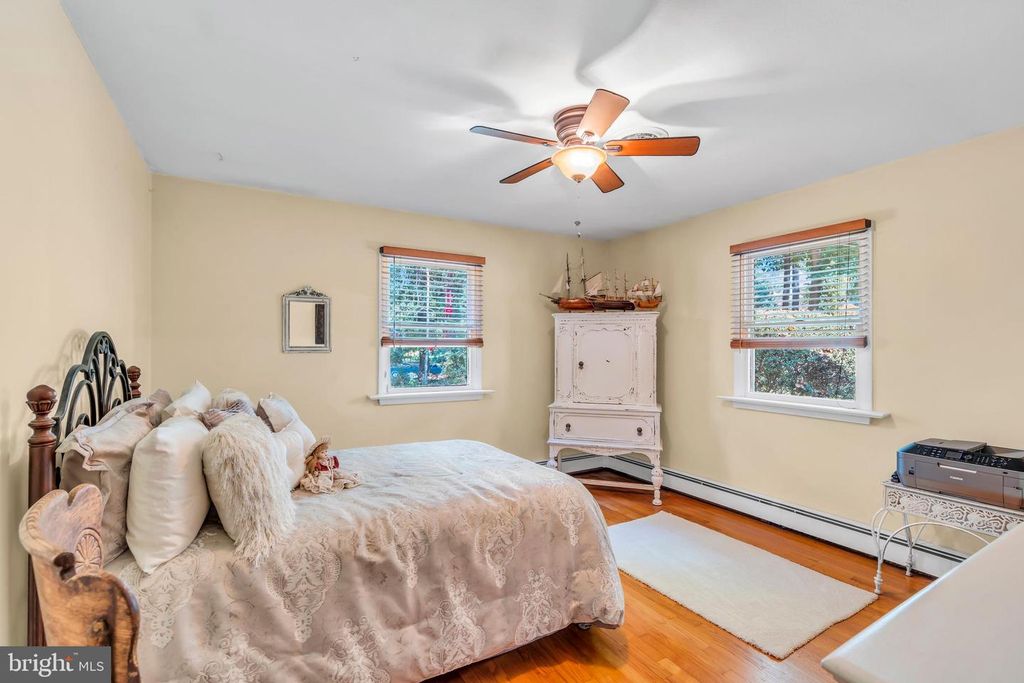 12 MONTAGUE AVE, Ewing, NJ 08628