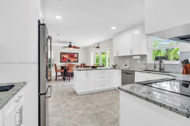 15726 SW 76th Ter, Miami, FL 33193