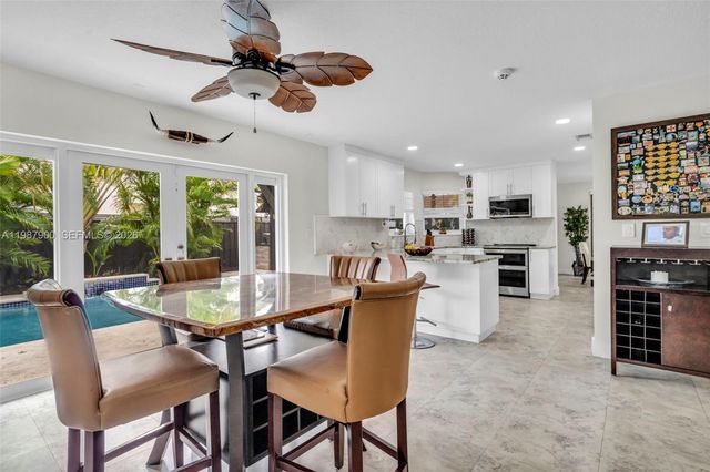 15726 SW 76th Ter, Miami, FL 33193