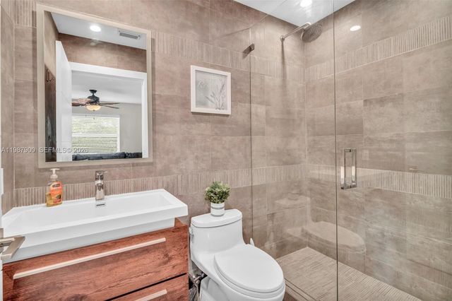 15726 SW 76th Ter, Miami, FL 33193