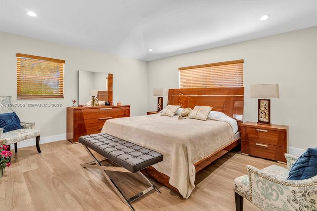 15726 SW 76th Ter, Miami, FL 33193