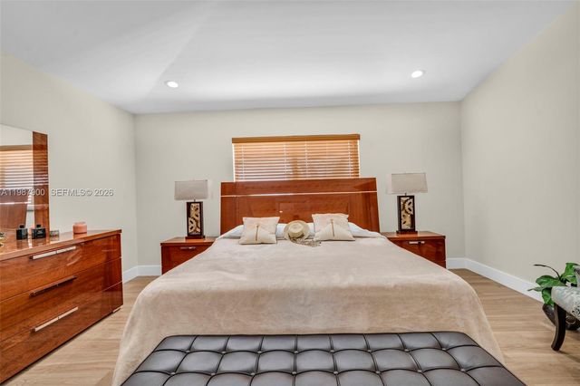 15726 SW 76th Ter, Miami, FL 33193