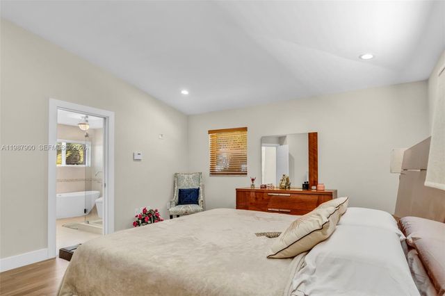 15726 SW 76th Ter, Miami, FL 33193