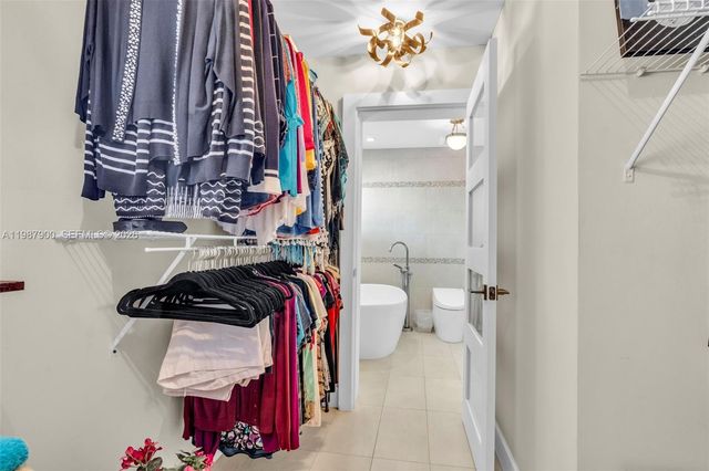 15726 SW 76th Ter, Miami, FL 33193