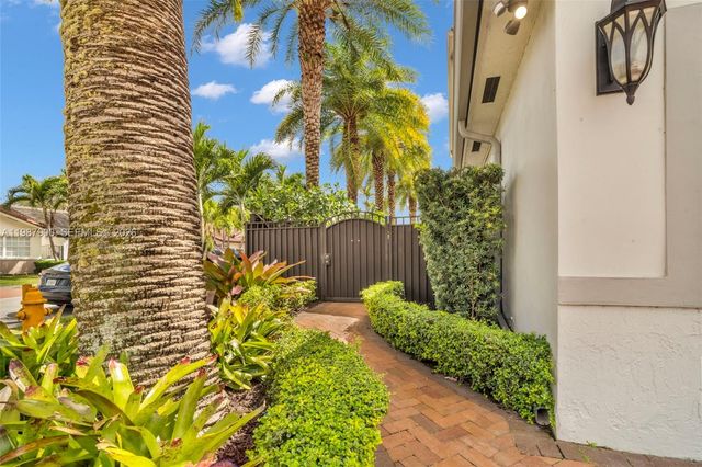 15726 SW 76th Ter, Miami, FL 33193