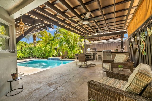 15726 SW 76th Ter, Miami, FL 33193