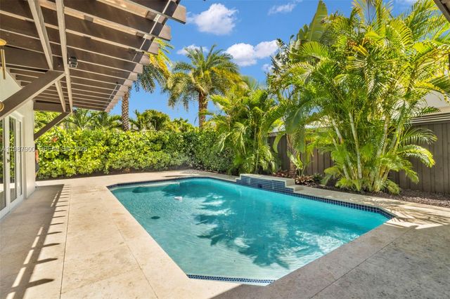 15726 SW 76th Ter, Miami, FL 33193