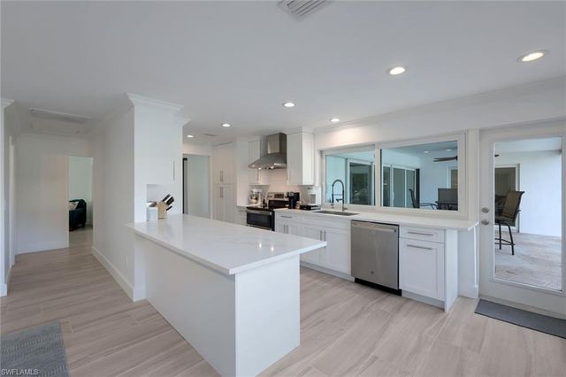 1250 Tuna CT, Naples, FL 34102