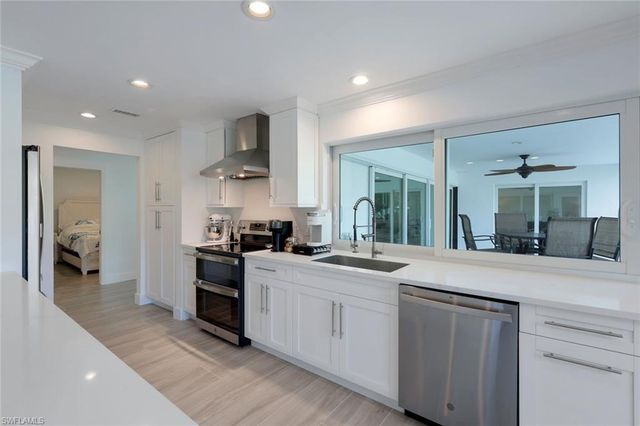 1250 Tuna CT, Naples, FL 34102
