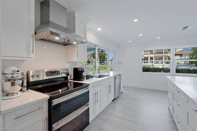 1250 Tuna CT, Naples, FL 34102