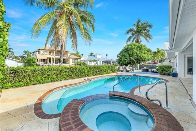 1250 Tuna CT, Naples, FL 34102