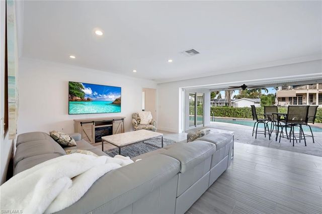 1250 Tuna CT, Naples, FL 34102