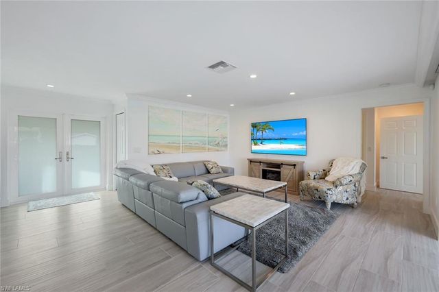 1250 Tuna CT, Naples, FL 34102