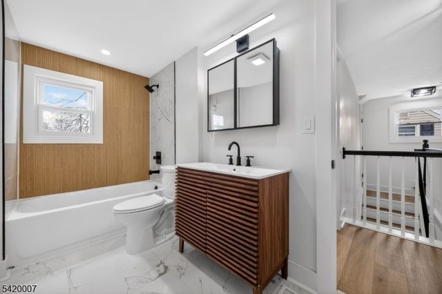 90 1St Ave, Woodbridge Twp., NJ 07064