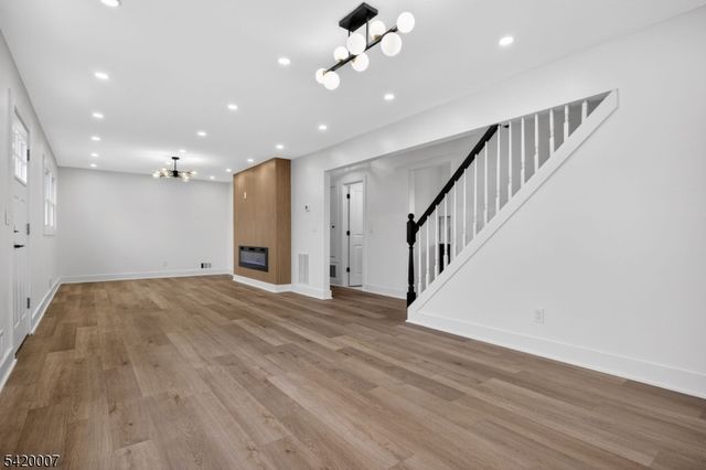 90 1St Ave, Woodbridge Twp., NJ 07064