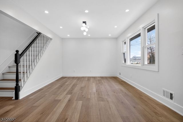 90 1St Ave, Woodbridge Twp., NJ 07064