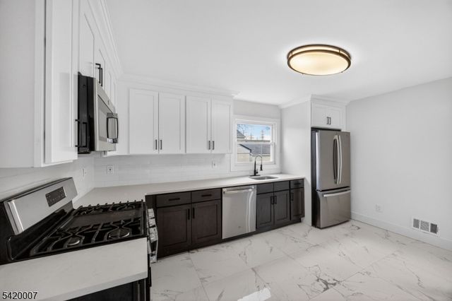 90 1St Ave, Woodbridge Twp., NJ 07064