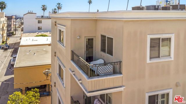 1316 Amherst Avenue 402, Los Angeles, CA 90025
