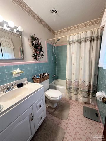 6514 Lark Ave, Milton, FL 32570