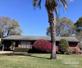 6514 Lark Ave, Milton, FL 32570