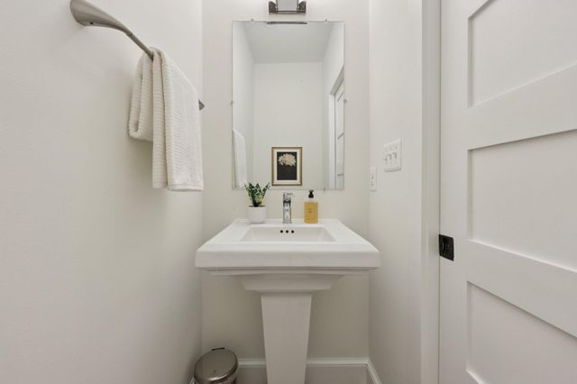 816 VEITCH ST, Arlington, VA 22204