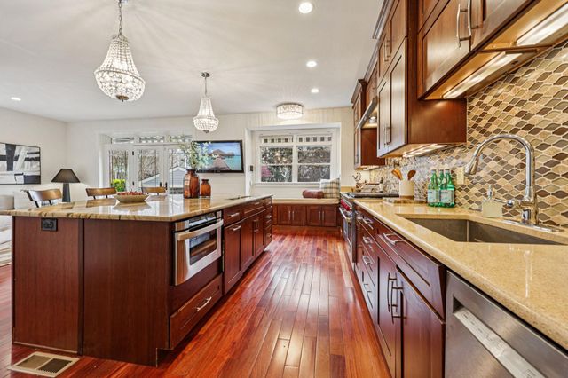 816 VEITCH ST, Arlington, VA 22204