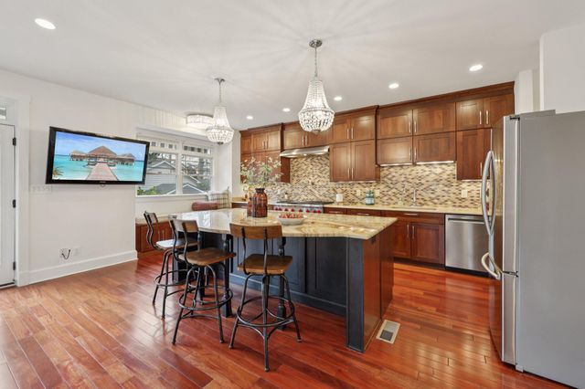 816 VEITCH ST, Arlington, VA 22204