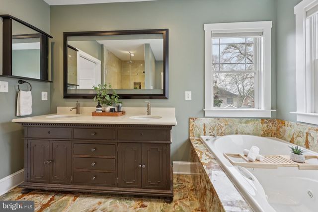 816 VEITCH ST, Arlington, VA 22204