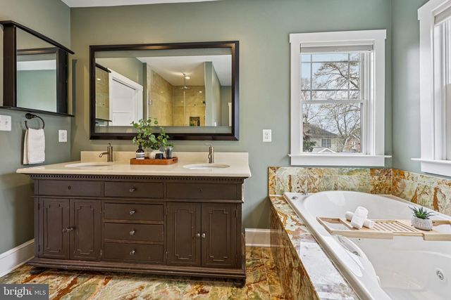 816 VEITCH ST, Arlington, VA 22204