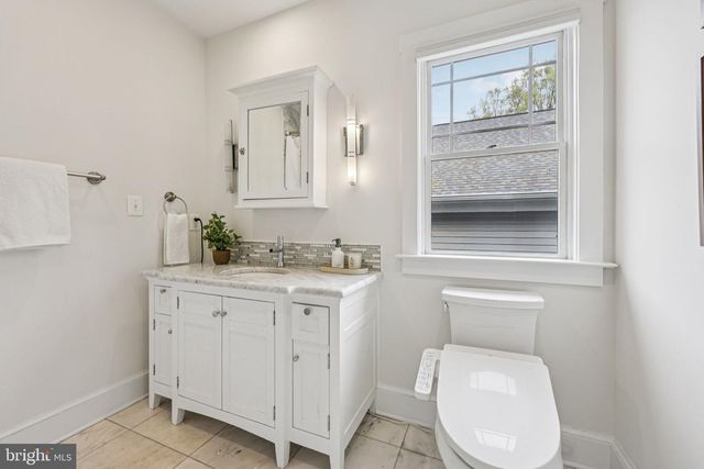 816 VEITCH ST, Arlington, VA 22204
