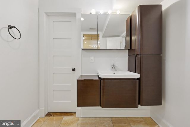 816 VEITCH ST, Arlington, VA 22204
