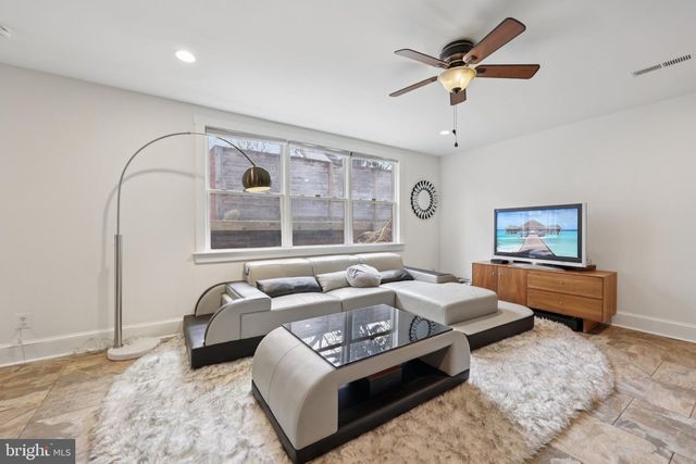 816 VEITCH ST, Arlington, VA 22204