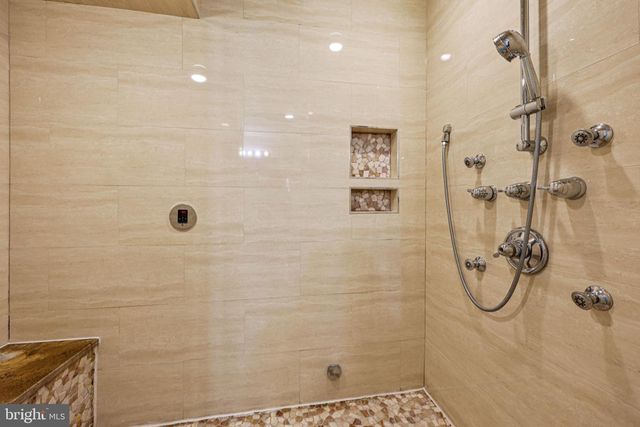 816 VEITCH ST, Arlington, VA 22204