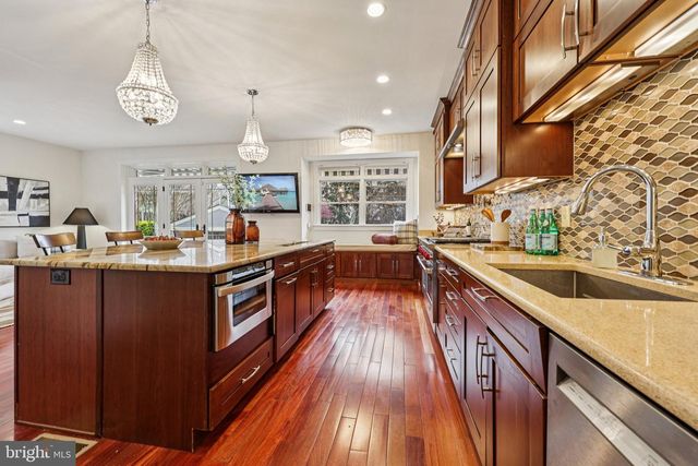 816 VEITCH ST, Arlington, VA 22204
