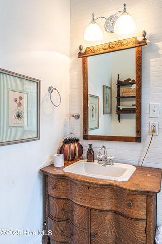 301 Mcreynolds Street, Carthage, NC 28327