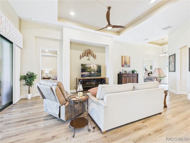 1355 W Greenmeadow Path, Hernando, FL 34442