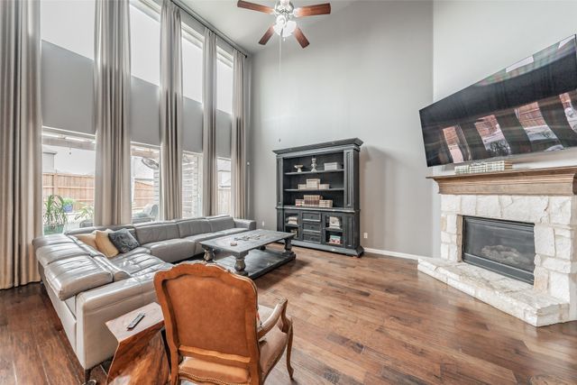 1112 Mesa Crest Drive, Fort Worth, TX 76052