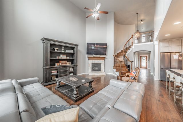 1112 Mesa Crest Drive, Fort Worth, TX 76052