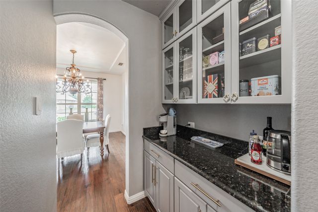 1112 Mesa Crest Drive, Fort Worth, TX 76052