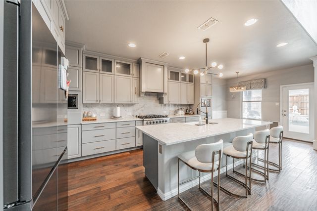 1112 Mesa Crest Drive, Fort Worth, TX 76052
