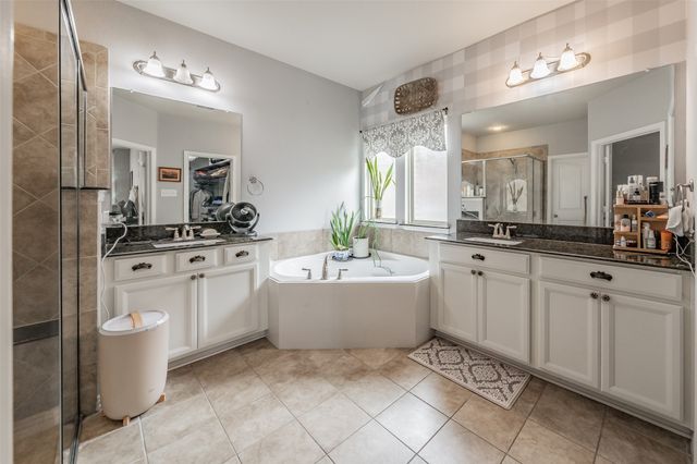 1112 Mesa Crest Drive, Fort Worth, TX 76052