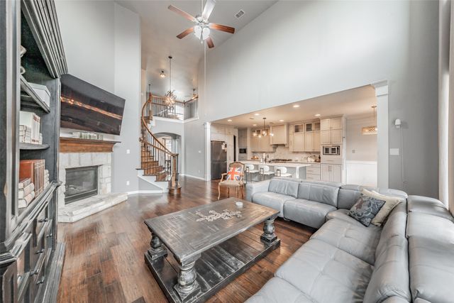 1112 Mesa Crest Drive, Fort Worth, TX 76052