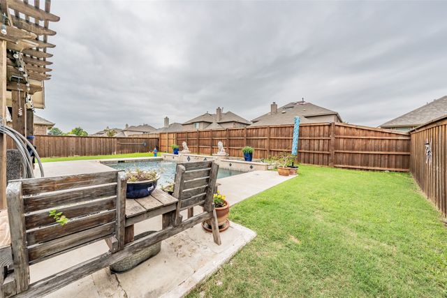 1112 Mesa Crest Drive, Fort Worth, TX 76052