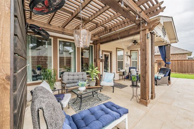 1112 Mesa Crest Drive, Fort Worth, TX 76052