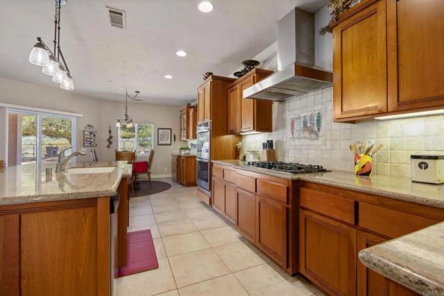 10204 Mount Olympus Valley Rd Road, Fallbrook, CA 92028