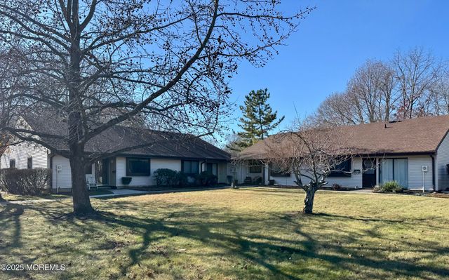 141 Cross Slope Court A, Manalapan, NJ 07726