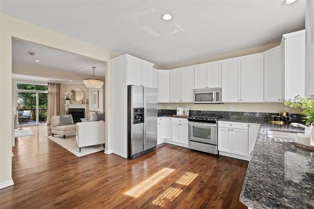 7 Waterside Place, Washington's Landing, PA 15222