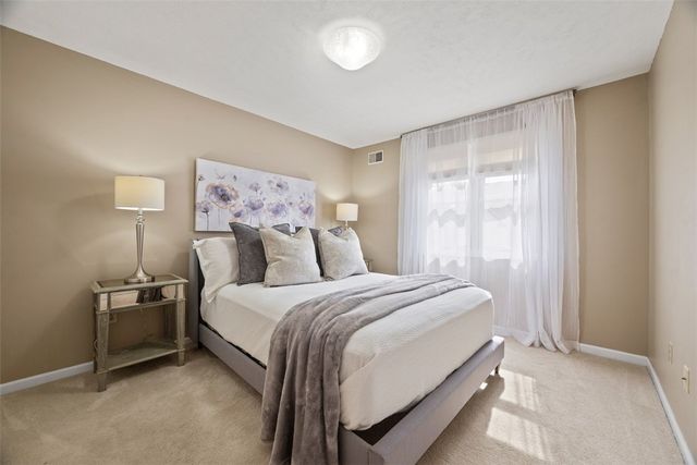 7 Waterside Place, Washington's Landing, PA 15222